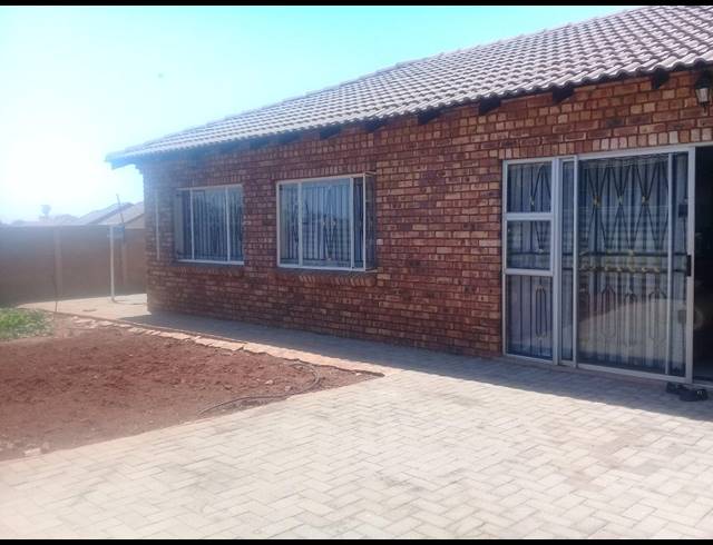 3 BEDROOM HOUSE SOLD IN THE ORCHARDS